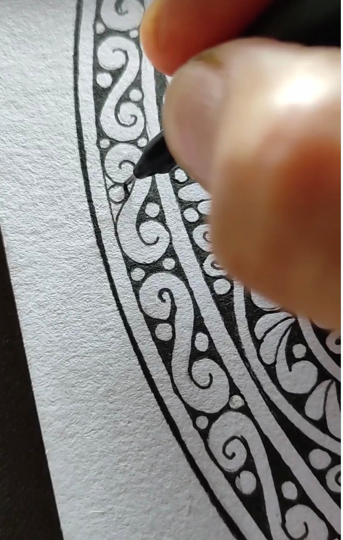 El empleo de mandalas en arteterapia y sus beneficios para la salud mental.